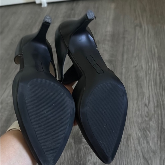 Andrew Geller Black Heels with Modern Elastic Strap - Picture 5 of 6